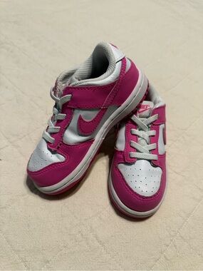 Nike Kids White and Pink Low-Top Sneakers